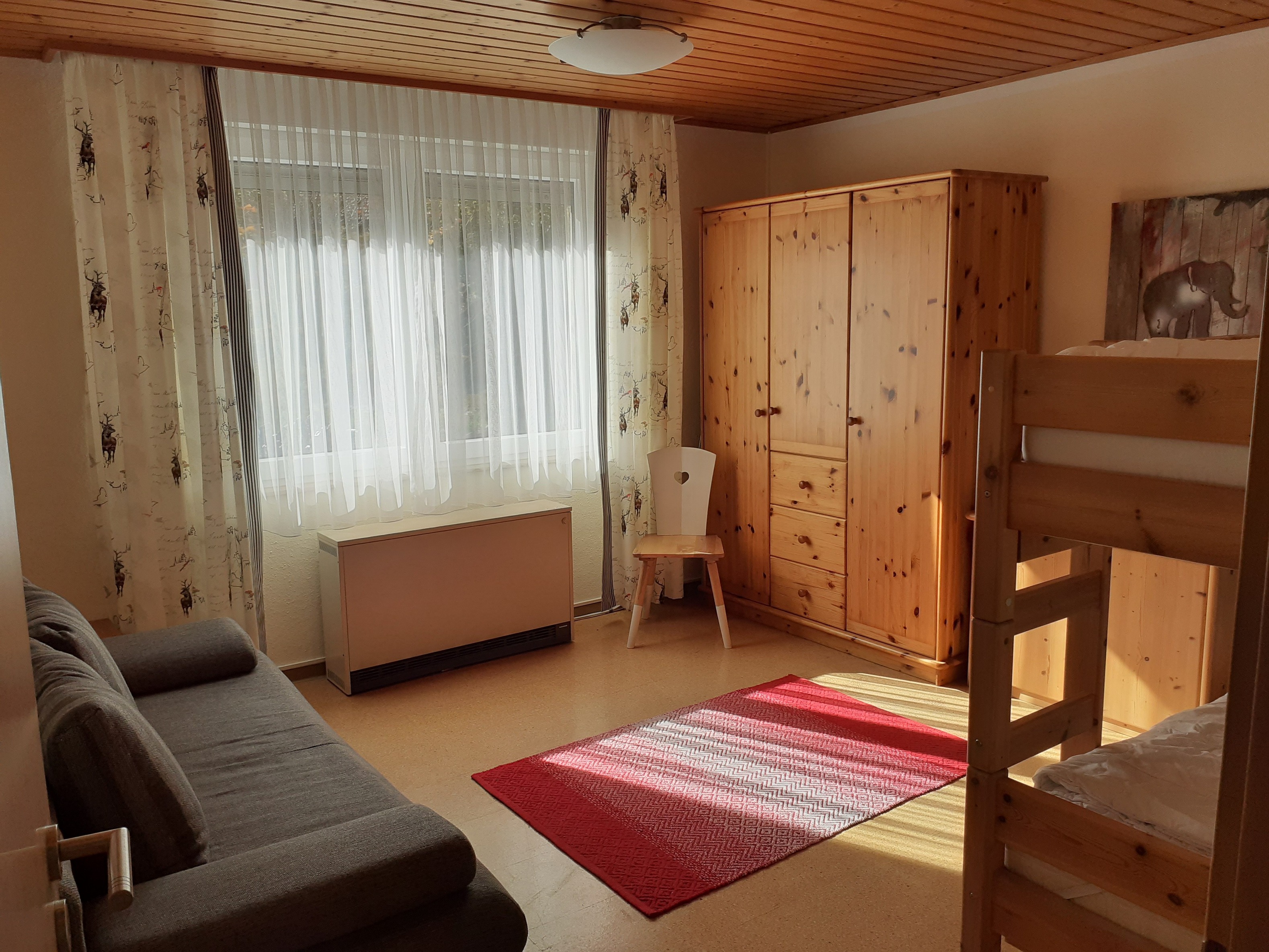 :Kinderzimmer mit Etagenbett und Sofa (Umbau zum Doppelbett möglich)