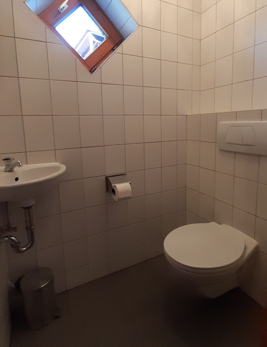 :Separates WC mit Tageslicht